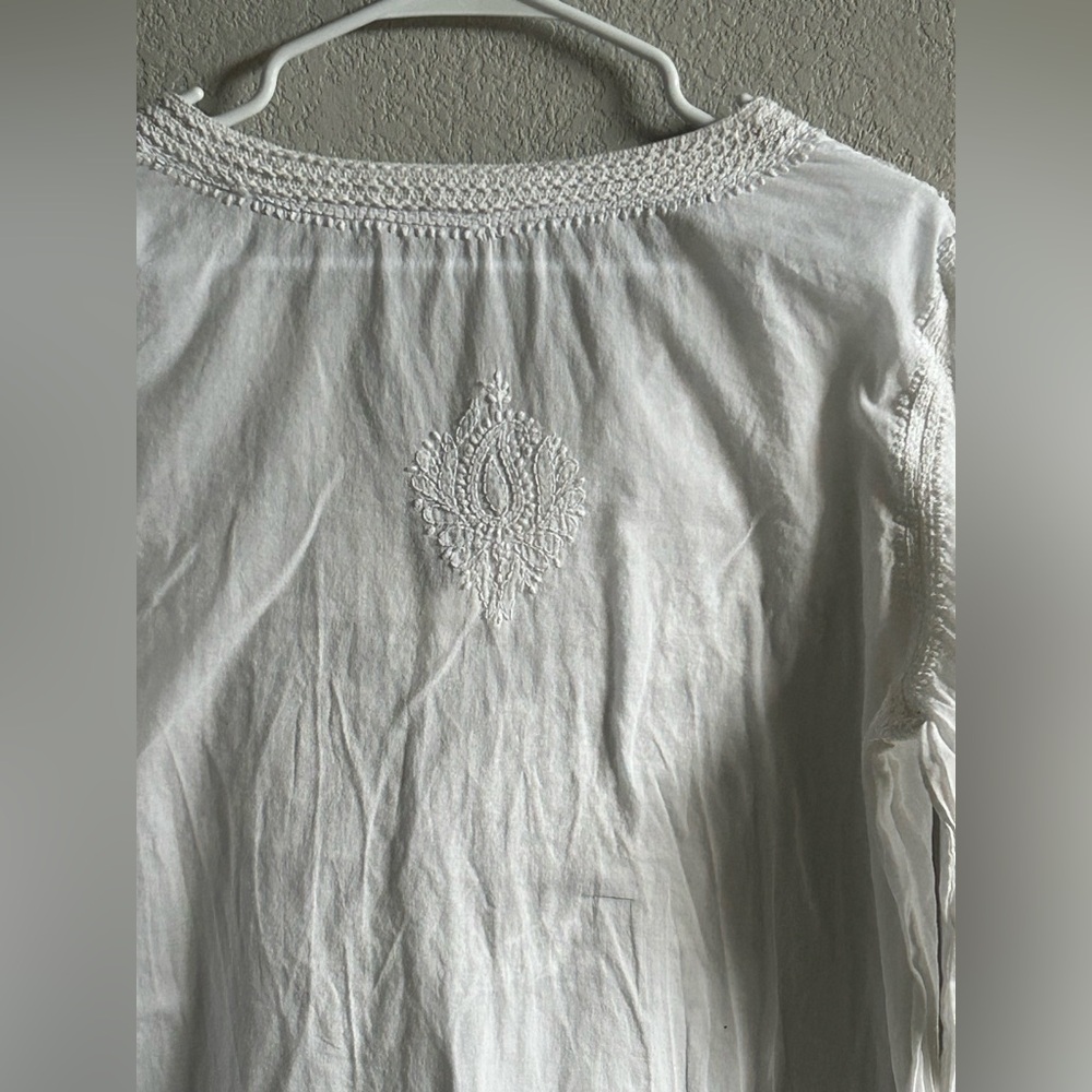 Catalog Favorites white v neck embroidered shirt, women’s large. 100% cotton. - Picture 5 of 9